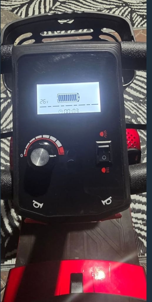 NEW SCOOTER. 5mph. 19.5St. 10mls R. Opens/Folds Carboot Mobility Scooter 