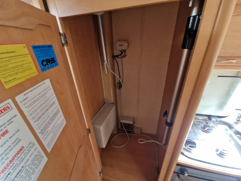 2006 Compass Rambler 18/4L Single axlle 4 Berth Motor Mover Fixed Bed L shape