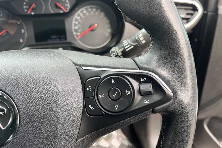 2021 Vauxhall Crossland 1.2i (83 PS) Griffin 5 Door Petrol SUV *** 1 Private Owner from New ***  ...