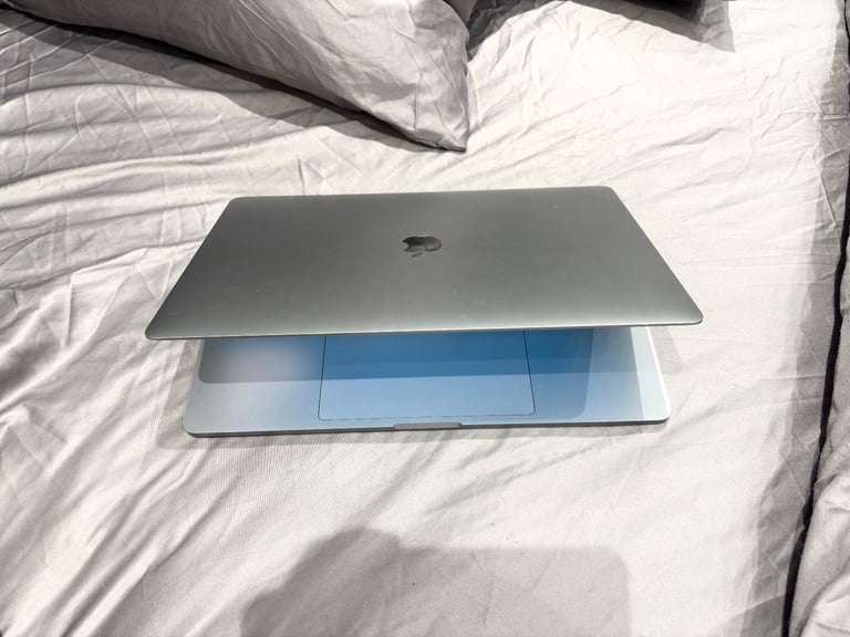 CAN HAND DELIVER,CYCLE 310 MACBOOK PRO 2019 16 INCH LAPTOP, I7,512 GB SSD 16GB RAM HAD LITTLE USAGE