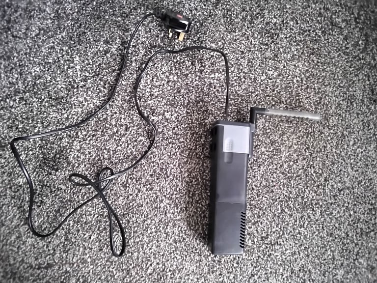 60L glass fish tank, with accessories. 
