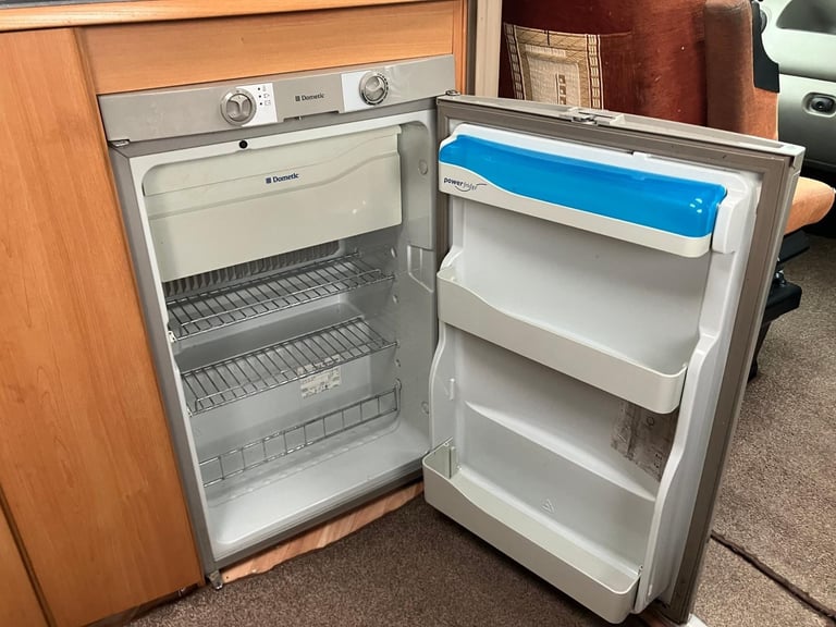 Lunar Fivestar Motorhome Fixed Bed 4 Berth 06’ Renault DCI 120 LWB