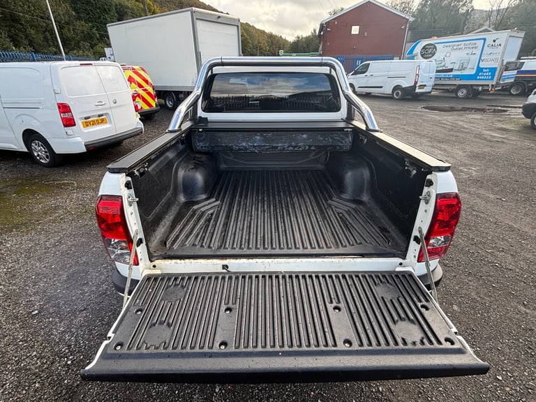 2017 Toyota Hilux Invincible D/Cab Pick Up 2.4 D-4D Automatic  PICK UP Diesel Automatic