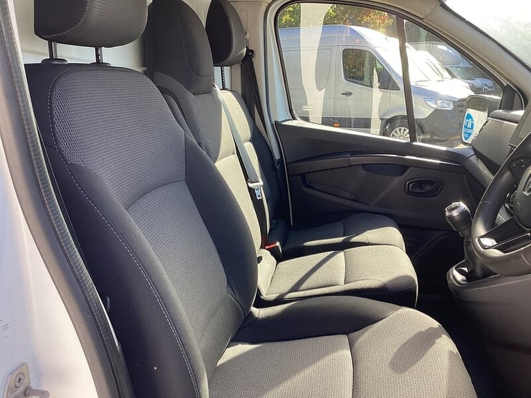 2023 Renault Trafic dCi Blue LL30 Business+ LWB L/R Euro 6 LWB Panel Van Diesel Manual