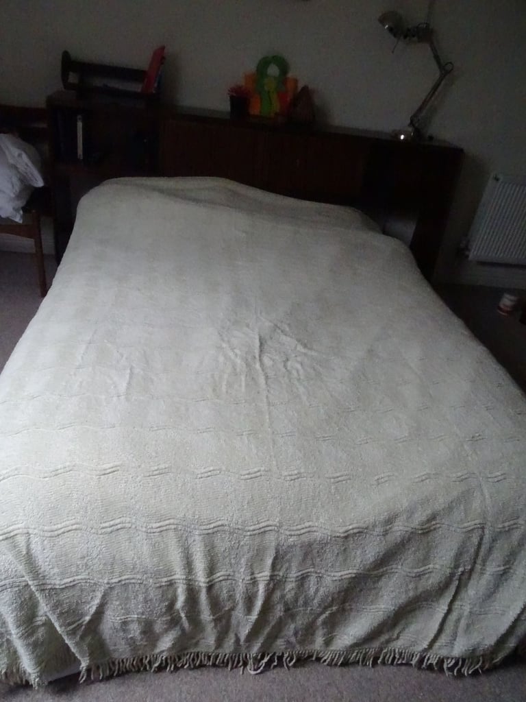 image for Vintage Pistachio /pale green Candlewick Bedspread approx 100 inches x77 inches - 100% cotton