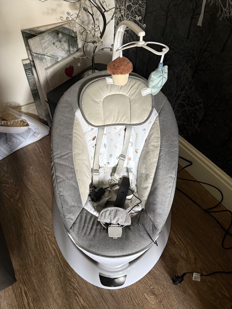 Electric baby swinging chair 