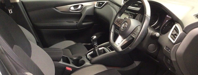 2017 Nissan Qashqai 1.5 dCi N-Connecta 5dr ++ ULEZ / PANROOF / NAV / CAMERA / DAB ++ HATCHBACK Di...