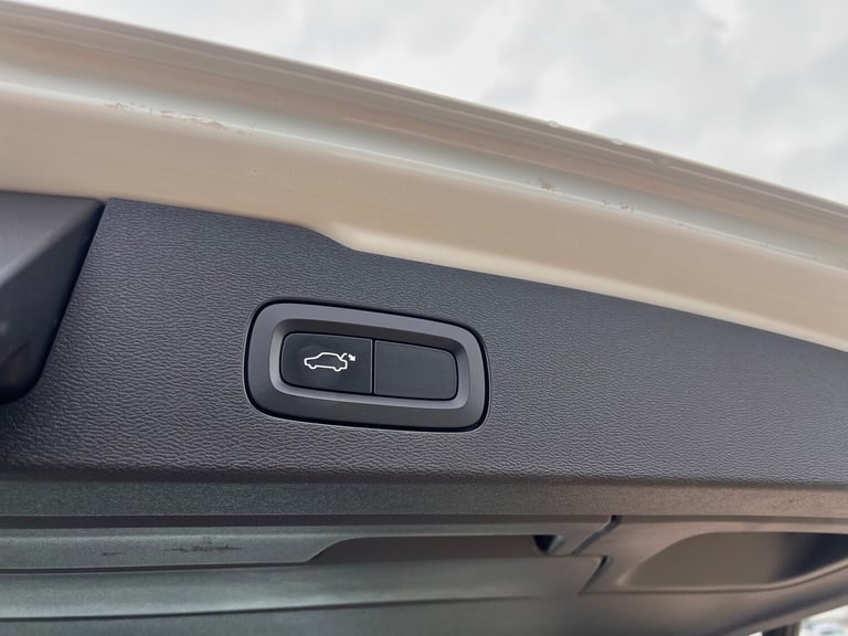 2020 Volvo V60 2.0 B3 MHEV Momentum Estate 5dr Petrol Hybrid Auto Euro 6 (s/s)