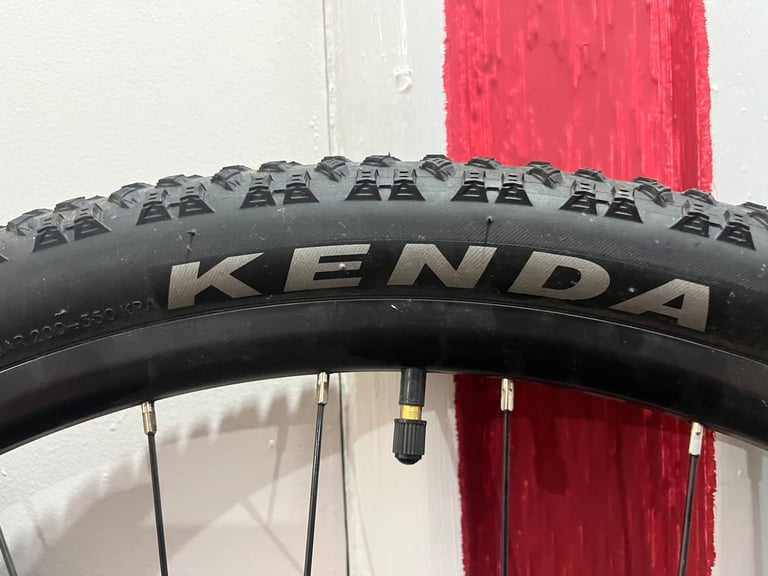 29inch carrera hellcat wheel set, brand new only been ridden on for 2 weeks 