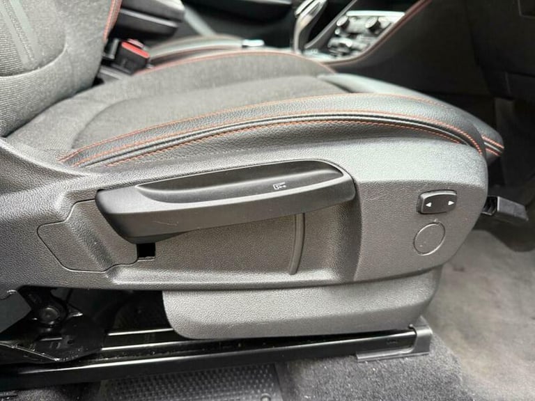 2020 BMW 2 Series Active Tourer 2.0 220i GPF Sport DCT Euro 6 (s/s) 5dr HATCHBACK Petrol Automatic