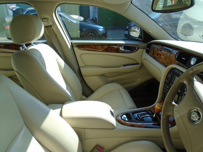2005 Jaguar XJ XJ6 3.0 V6 4dr Auto SALOON Petrol Automatic