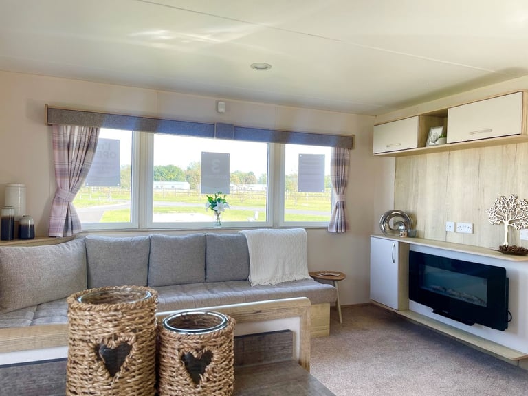 CHEAP STATIC CARAVAN FOR SALE AT BROADLAND SANDS HOLIDAY PARK - 11.5 MONTH OWNER SEASON