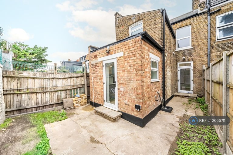 2 bedroom house in Fountain Road, London, SW17 (2 bed) (#2666711)