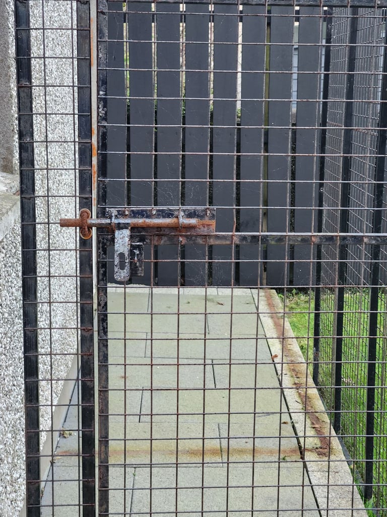 Metal Dog Run