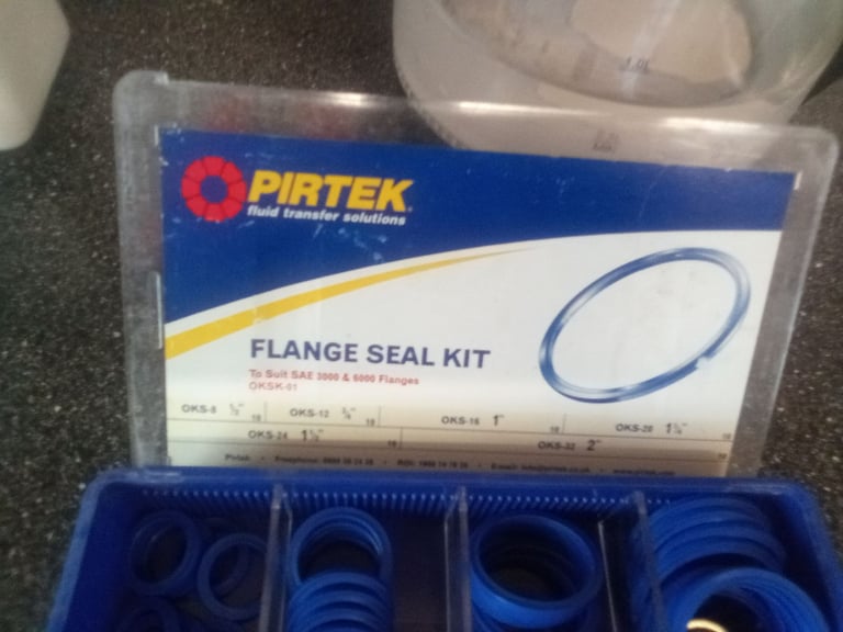 2x boxes assorted doubty washers & seals.