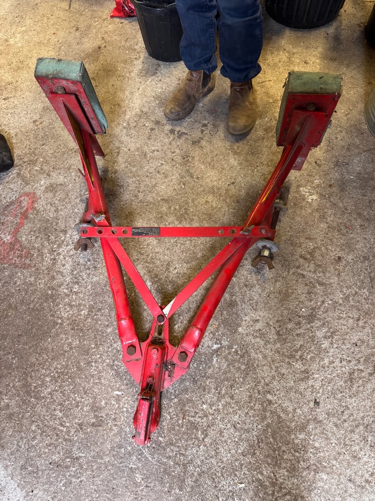 Solo tow car towing rack