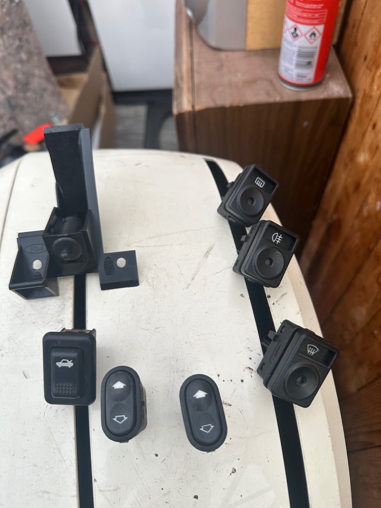 Breaking Ford Orion 1993 on a k reg