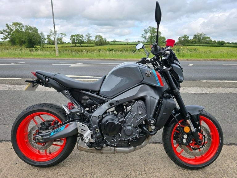 Yamaha MT-09 900 Hyper-naked Euro 5 889cc