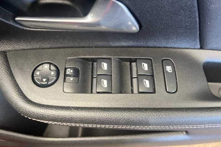 2023 Vauxhall Mokka Electric 50kWh Ultimate SUV 5dr Electric Auto (136 ps) SUV Electric Automatic