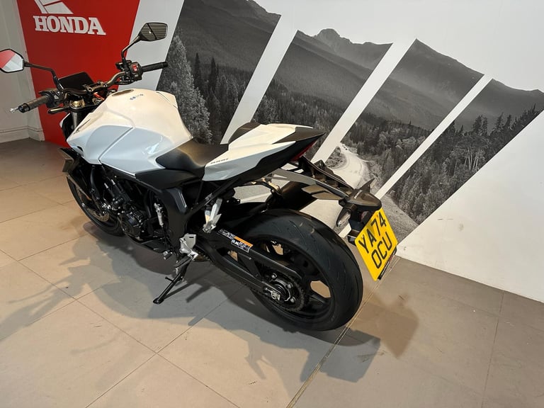 Honda CB 1000 Hornet 2025 with only 1075 miles + extra's 