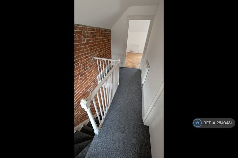 3 bedroom flat in Wincheap, Canterbury, CT1 (3 bed) (#2640431)