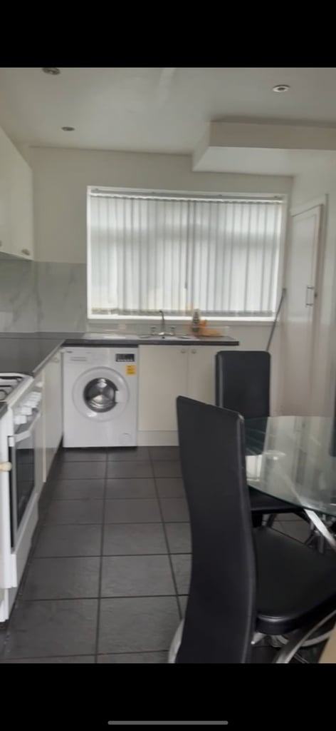 room yo rent in fully furnished house 