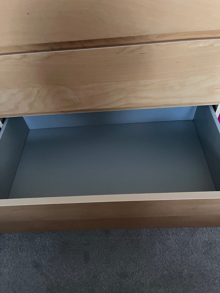 Free IKEA Malm chest of drawers