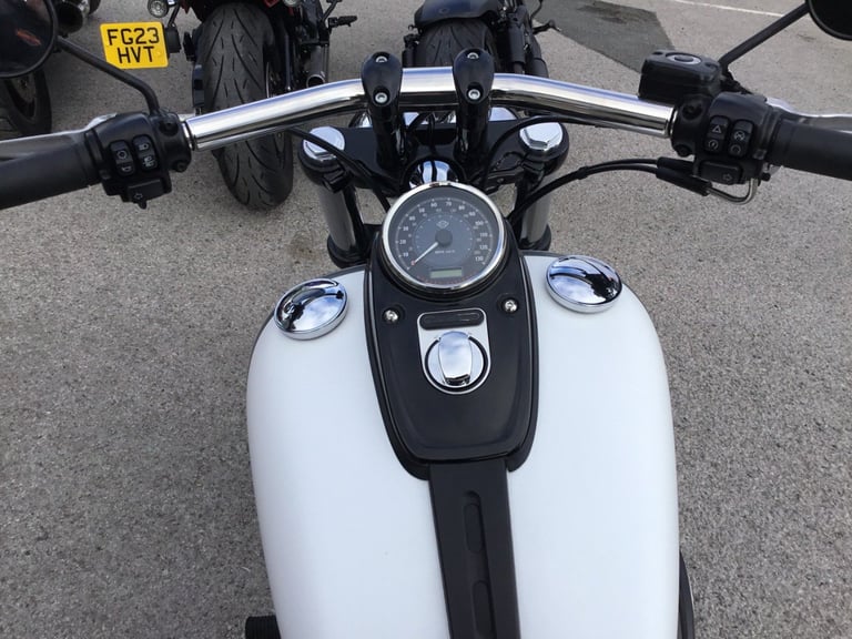 2018 Harley-Davidson DYNA FXDF FAT BOB FXDF Solid colour (17MY) Custom Cruiser PETROL Manual