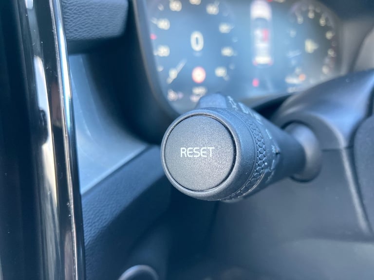 2019 Volvo XC40 1.5 T3 Momentum Pro 5dr Estate PETROL Manual