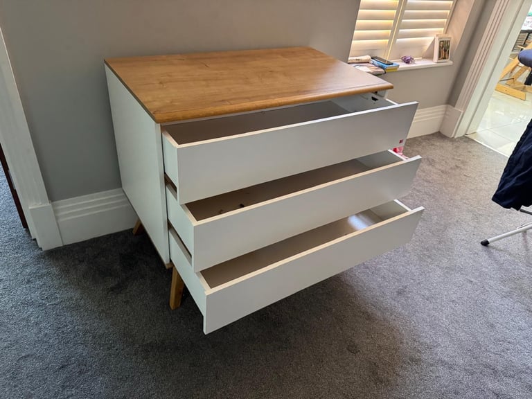 FREE DELIVERY WHITE & OAK CHEST OF 3 DRAWERS GREAT CONDITION