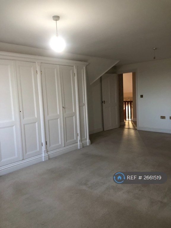 7 bedroom house in Kobe Nursery, Goffs Oak, Waltham Cross, EN7 (7 bed) (#2661519)