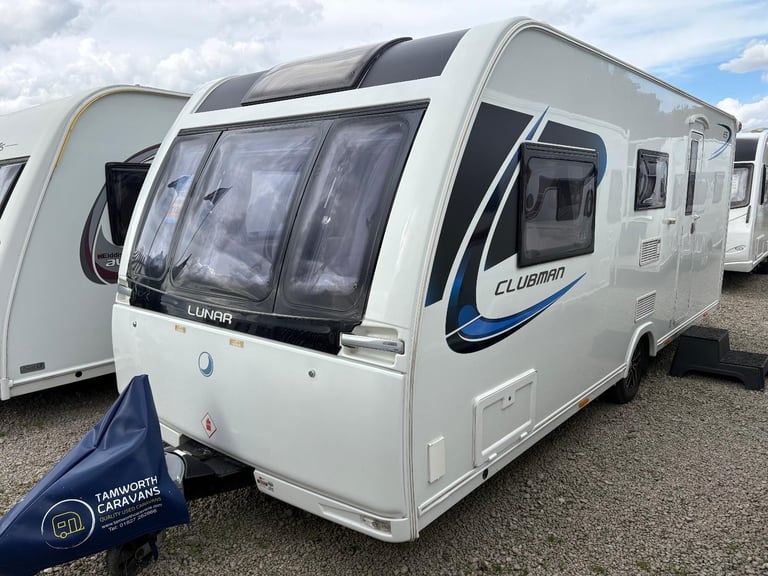 LUNAR CLUBMAN ES - 3 BERTH CARAVAN WITH END WASHROOM + MOTORMOVER
