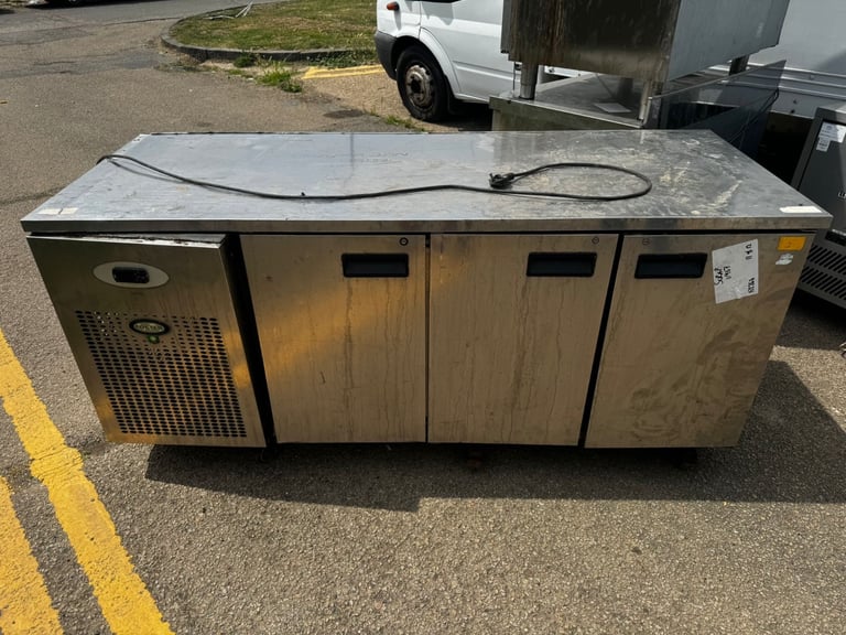 Commercial undercounter bench fridge foster 3 doors cafe shop restaurant 