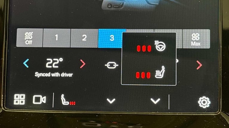 2025 Volvo XC40 2.0 B3P Ultra Dark 5dr Auto ESTATE PETROL Automatic