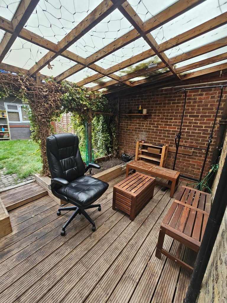 Double Room (only £200 deposit)