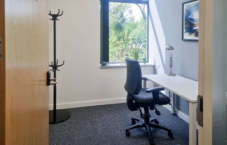Harpenden - AL5 4US, Private office space for 1 person in Regus Harpenden, Waterside