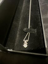 0.10ct diamond cluster and kiss necklace