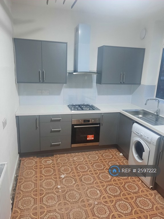3 bedroom house in Old Hall Drive, Manchester, M18 (3 bed) (#2597222)