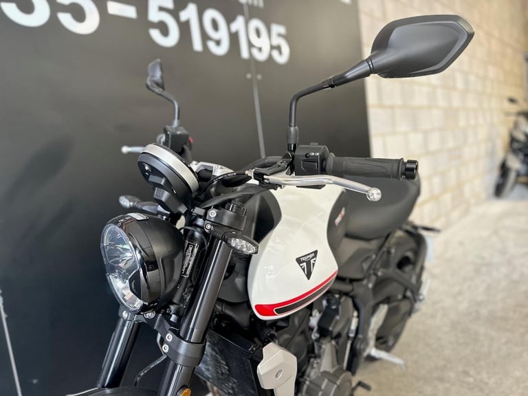 STUNNING ONE OWNER 2022/72 TRIUMPH TRIDENT 660 MOTORCYCLE 