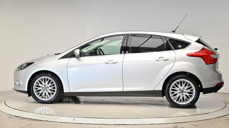 2014 Ford Focus 1.6 TDCi Zetec Euro 5 (s/s) 5dr HATCHBACK Diesel Manual