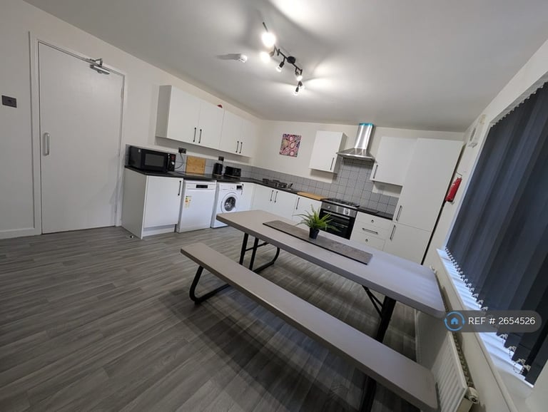 6 bedroom house in Denison Court, Nottingham, NG7 (6 bed) (#2654526)