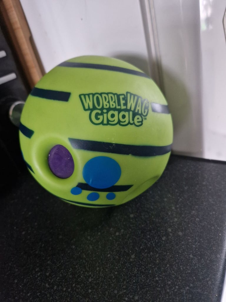 Wobble wag giggle ball