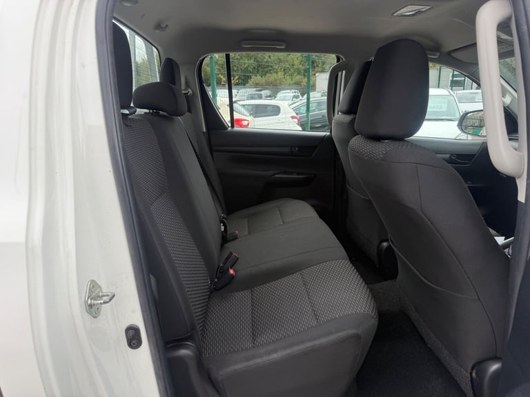 2019 Toyota Hi-lux 2.4 D-4D Active Pickup Double Cab 4dr Diesel Manual 4WD Euro