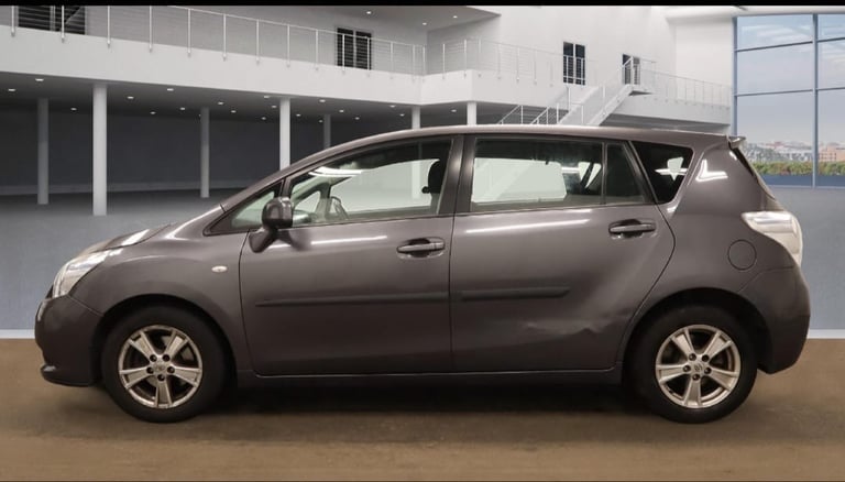 Toyota verso automatic 1.8 petrol 7 seaters ulezfree