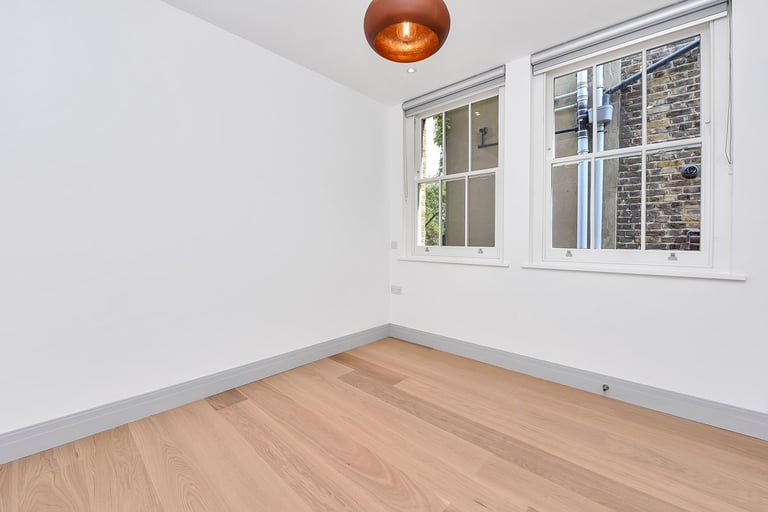 Premium Quality 2 DBed Flat 2 Bath Open Plan Juliet Balcony Shared Garden VeryNearTubeBusShops