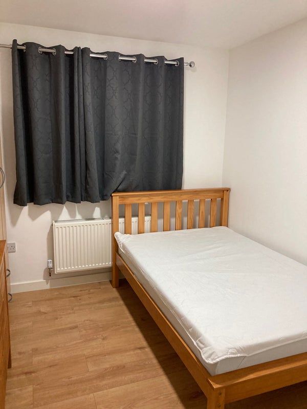 Single room to let. AVAILABE NOW. All bills and WiFi included. Beeston