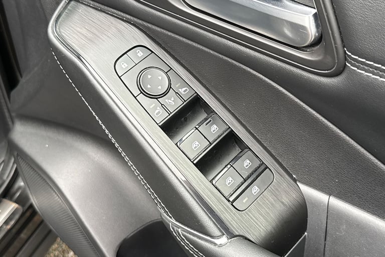 2022 Nissan Qashqai 1.3 DIG-T MHEV N-Connecta XTRON Euro 6 (s/s) 5dr SUV PETROL Automatic