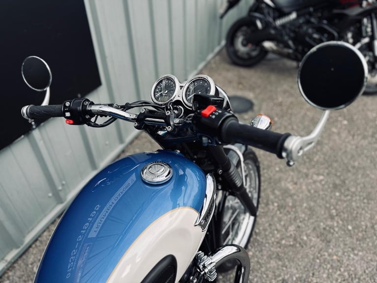 STUNNING 2018/18 TRIUMPH BONNEVILLE T100 MOTORCYCLE 