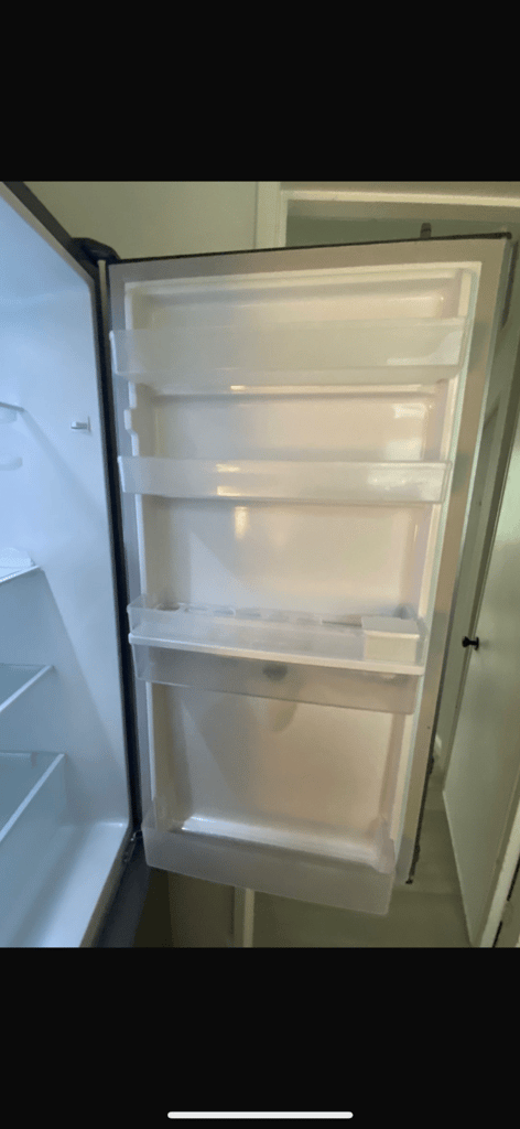 Fridge freezer (like new)