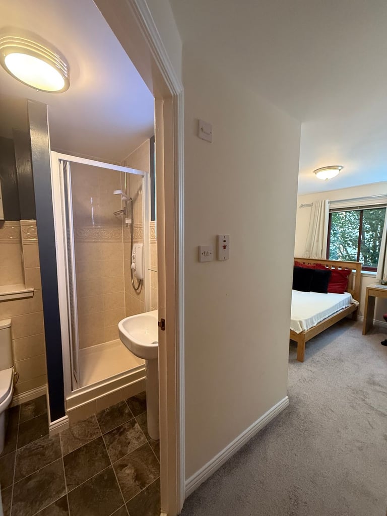  Beautiful Ensuite Room for Rent – Edinburgh City Centre ✨